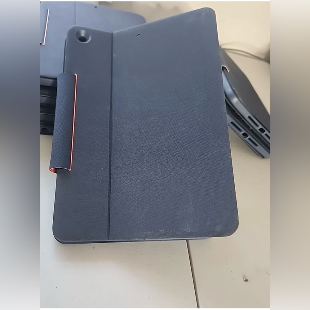 Logitech Rugged Combo 3 Touch Keyboard Case for 10.2" iPad 7th 8th 9th G… - Picture 8 of 8